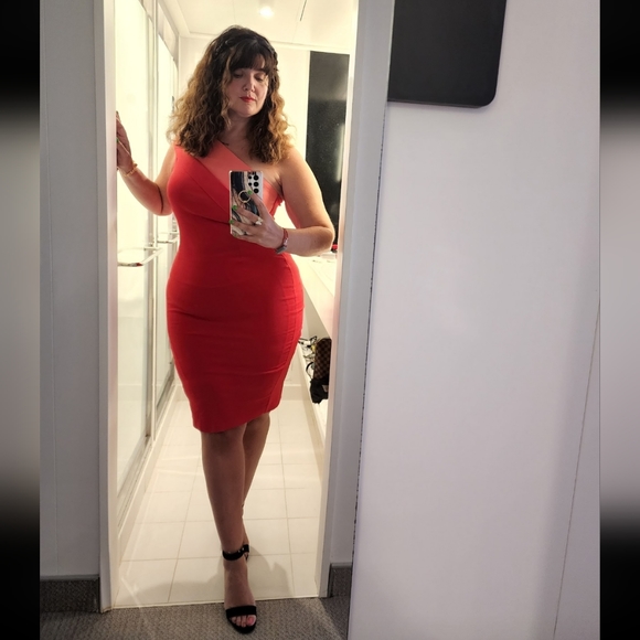 Vesper Plus Strappy Contrast One Shoulder Body Con Dress - Picture 6 of 6